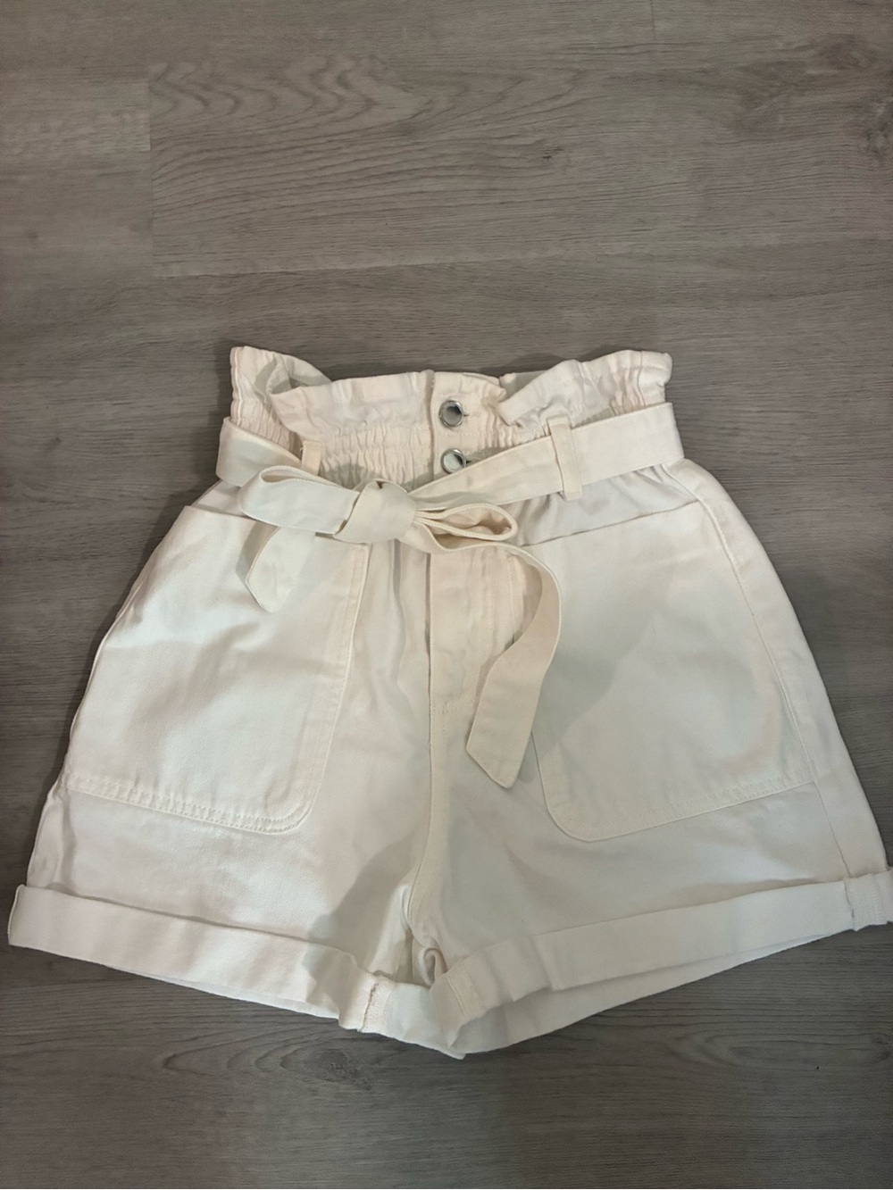 Zara High-Waist Paperbag Tie-Belt Women's Shorts size 2 - Cream